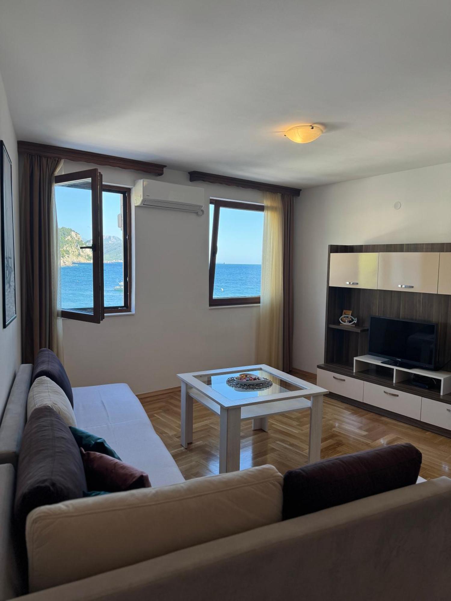 Apartments First Line Petrovac ภายนอก รูปภาพ