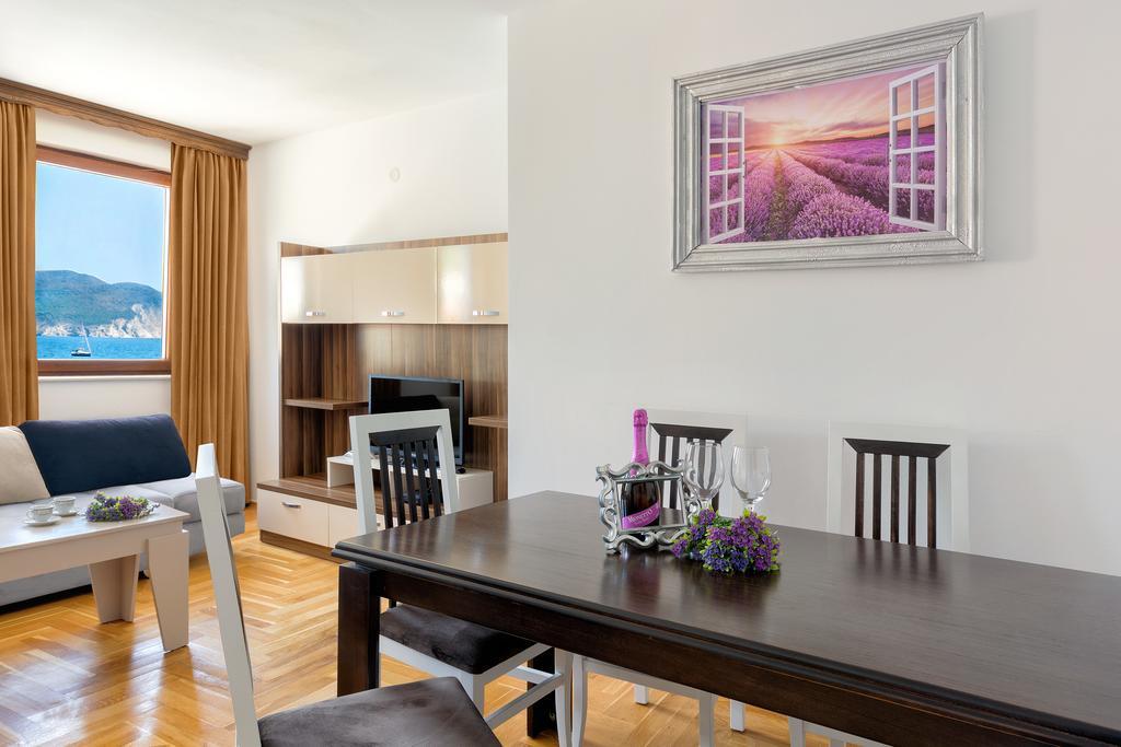 Apartments First Line Petrovac ภายนอก รูปภาพ