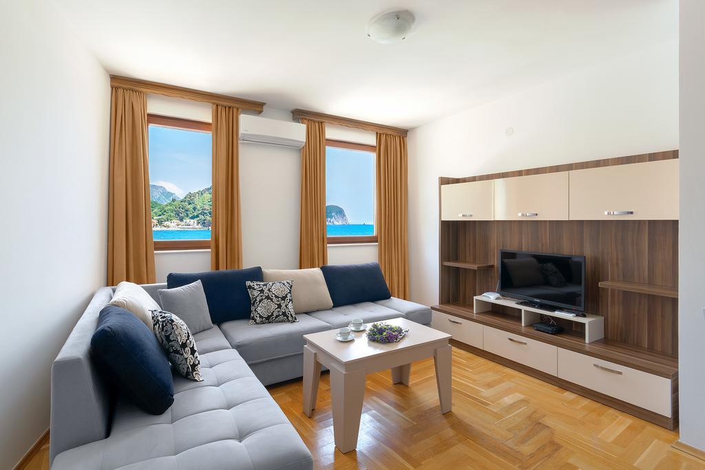 Apartments First Line Petrovac ภายนอก รูปภาพ